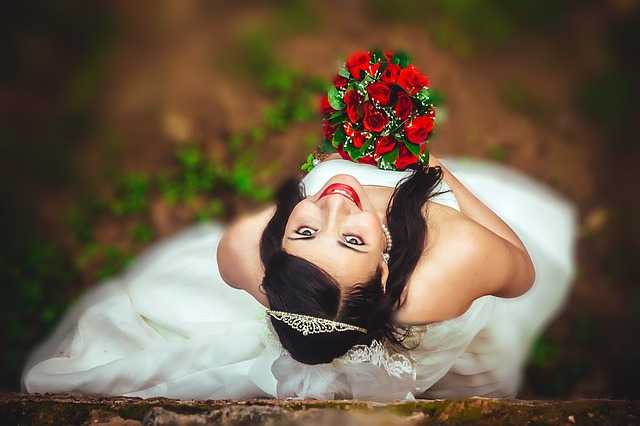 bride with flower